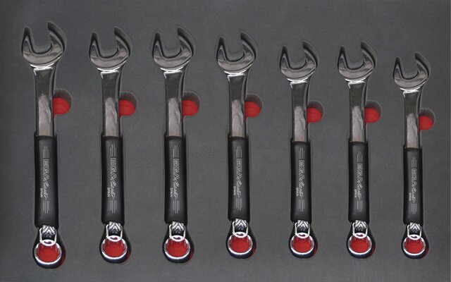 BANDEJA; JUEGO DE LLAVES COMBINADAS;